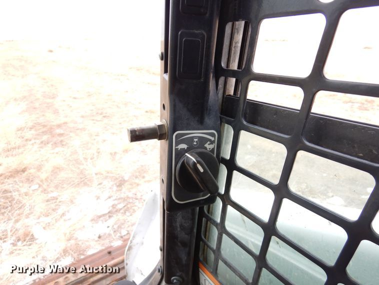 image for item DF8292 2015 Bobcat S590  skid steer loader