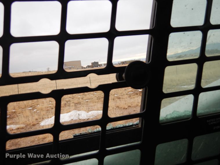 image for item DF8292 2015 Bobcat S590  skid steer loader