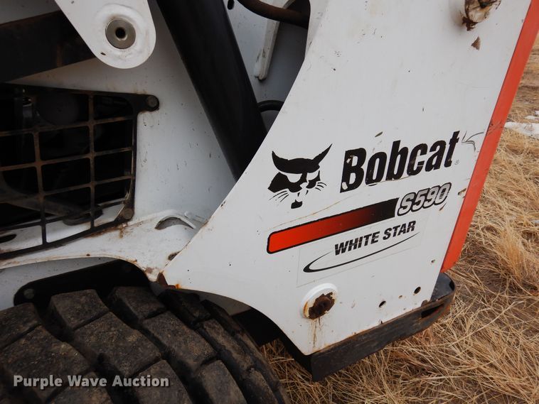 image for item DF8292 2015 Bobcat S590  skid steer loader