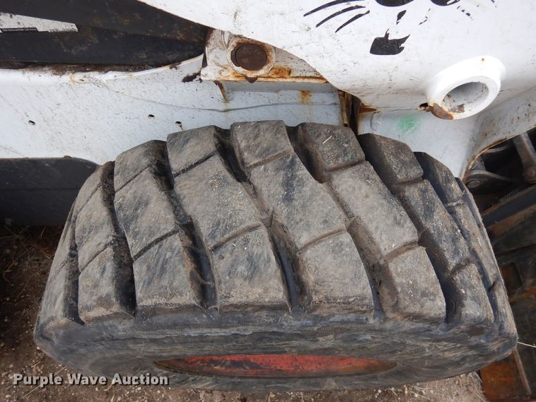 image for item DF8292 2015 Bobcat S590  skid steer loader