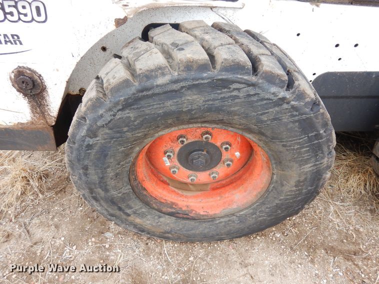 image for item DF8292 2015 Bobcat S590  skid steer loader