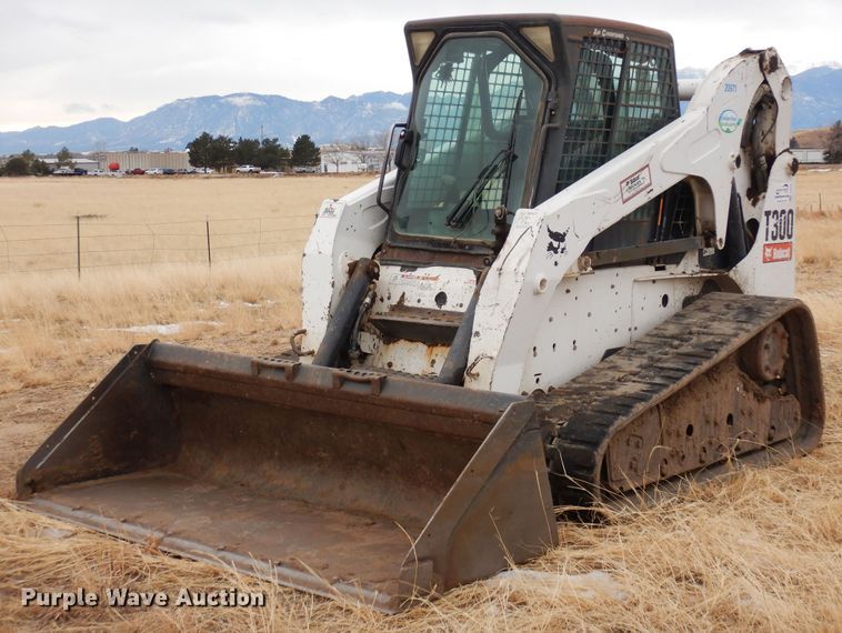 image for item DF8314 2009 Bobcat T300  tracked skid steer loader