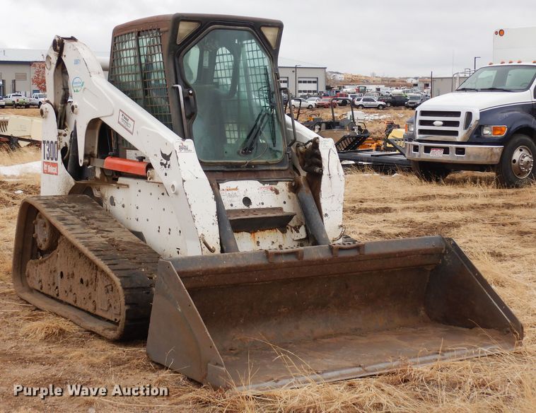 image for item DF8314 2009 Bobcat T300  tracked skid steer loader