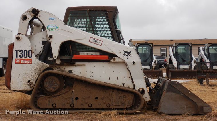 image for item DF8314 2009 Bobcat T300  tracked skid steer loader