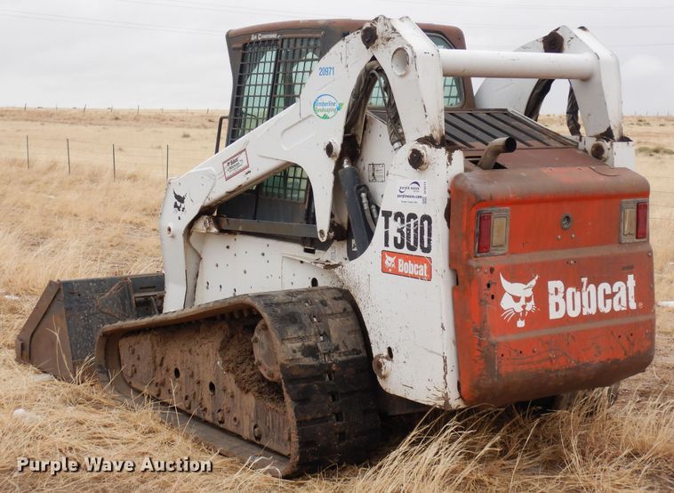image for item DF8314 2009 Bobcat T300  tracked skid steer loader