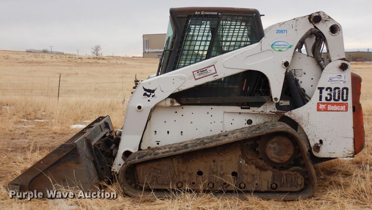 image for item DF8314 2009 Bobcat T300  tracked skid steer loader