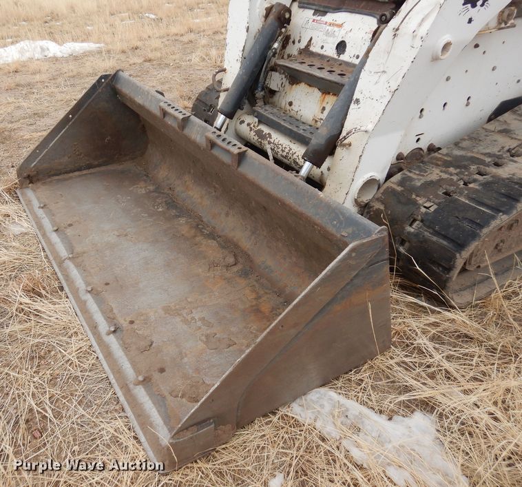 image for item DF8314 2009 Bobcat T300  tracked skid steer loader