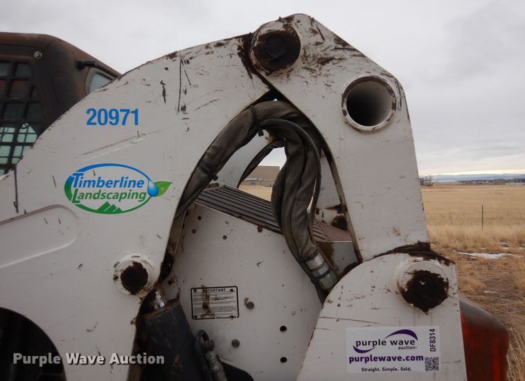 image for item DF8314 2009 Bobcat T300  tracked skid steer loader