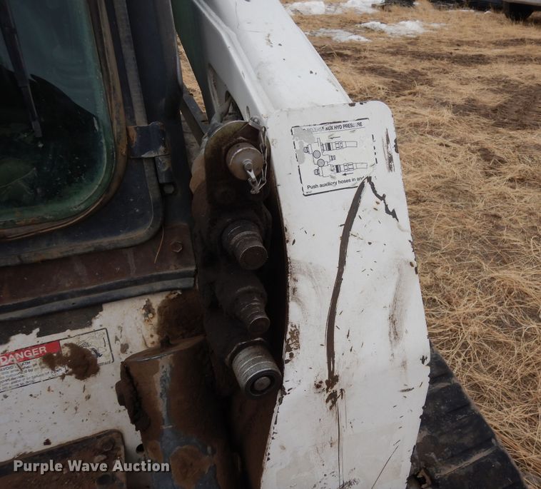 image for item DF8314 2009 Bobcat T300  tracked skid steer loader