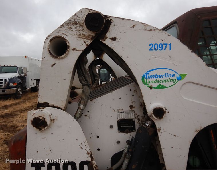 image for item DF8314 2009 Bobcat T300  tracked skid steer loader