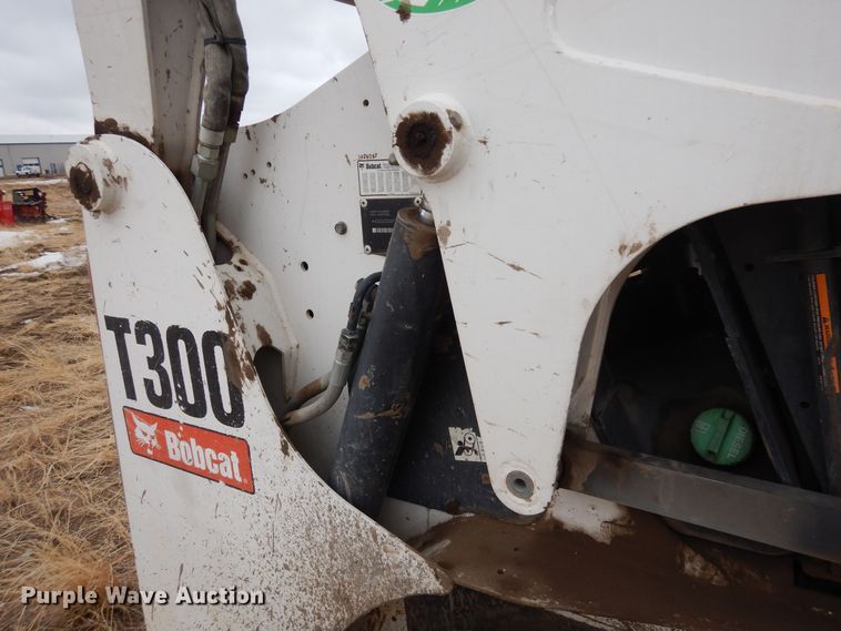 image for item DF8314 2009 Bobcat T300  tracked skid steer loader