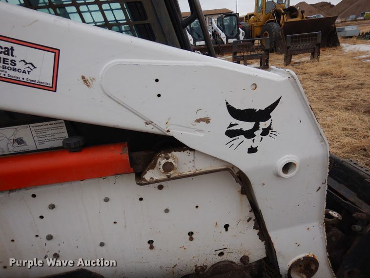 image for item DF8314 2009 Bobcat T300  tracked skid steer loader