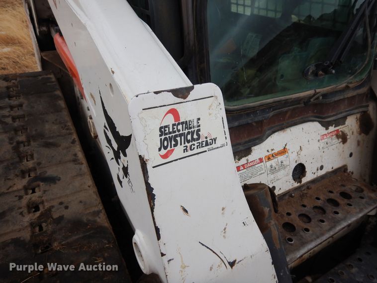 image for item DF8314 2009 Bobcat T300  tracked skid steer loader