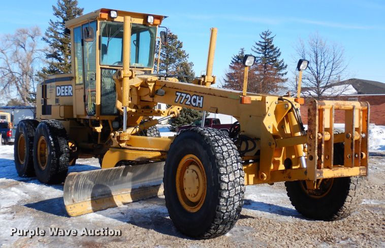 image for item DF8320 2000 John Deere 772CH  motor grader