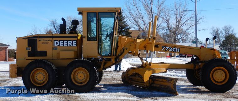 image for item DF8320 2000 John Deere 772CH  motor grader