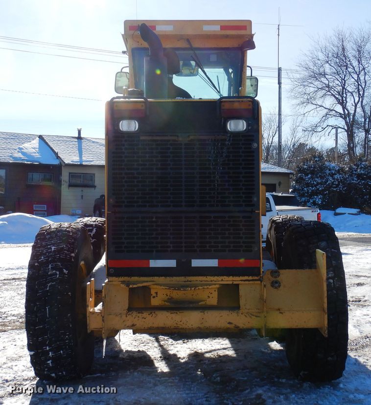 image for item DF8320 2000 John Deere 772CH  motor grader