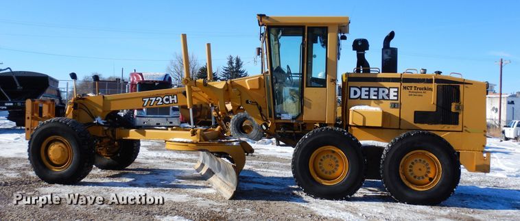 image for item DF8320 2000 John Deere 772CH  motor grader