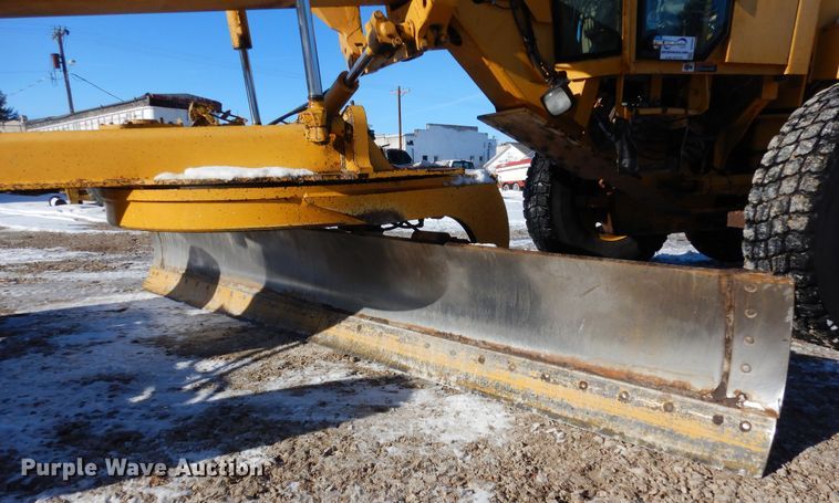 image for item DF8320 2000 John Deere 772CH  motor grader