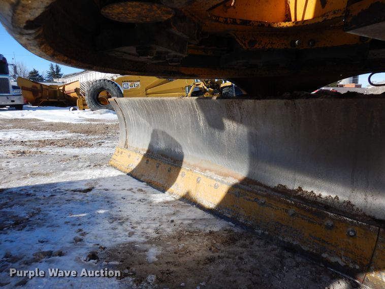 image for item DF8320 2000 John Deere 772CH  motor grader