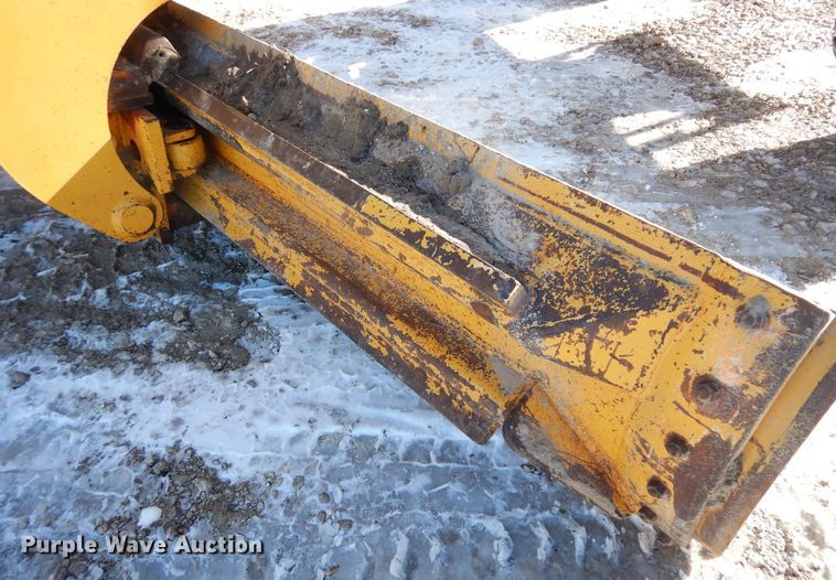 image for item DF8320 2000 John Deere 772CH  motor grader