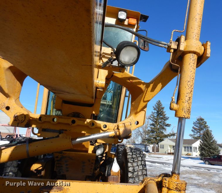 image for item DF8320 2000 John Deere 772CH  motor grader