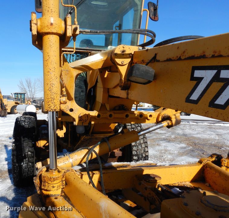 image for item DF8320 2000 John Deere 772CH  motor grader