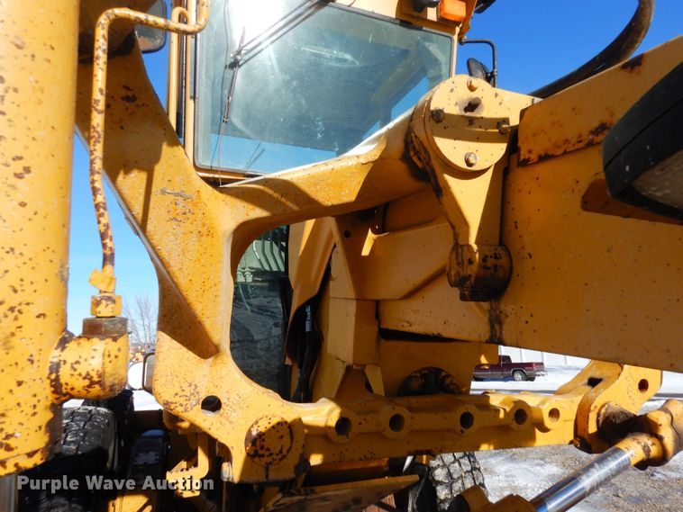 image for item DF8320 2000 John Deere 772CH  motor grader