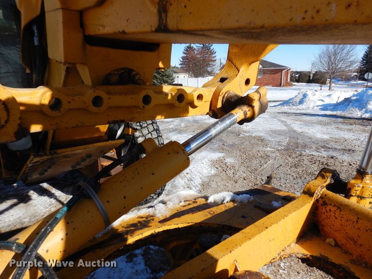 image for item DF8320 2000 John Deere 772CH  motor grader