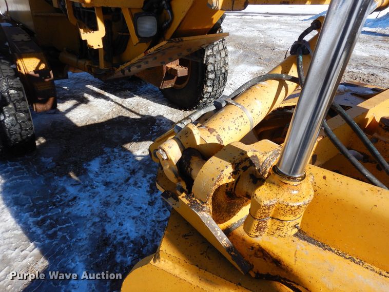 image for item DF8320 2000 John Deere 772CH  motor grader