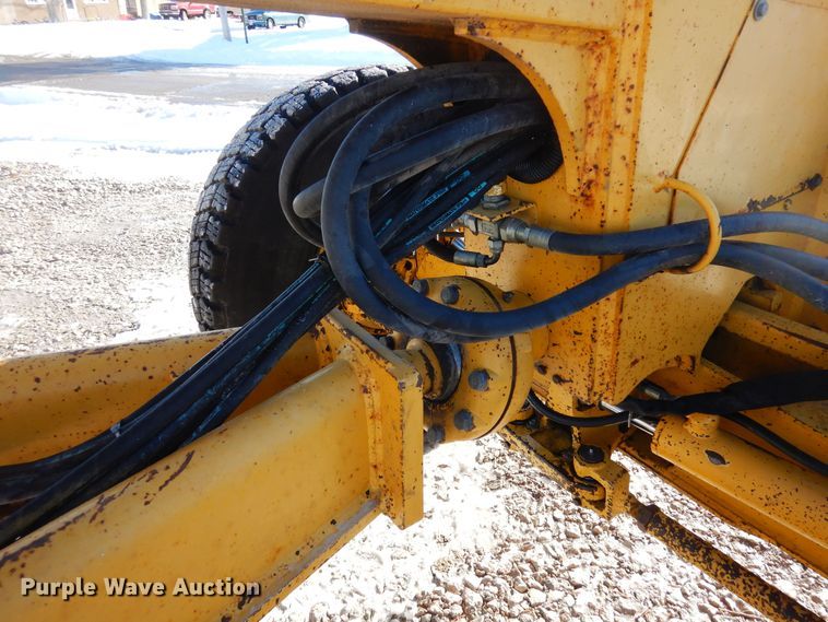 image for item DF8320 2000 John Deere 772CH  motor grader