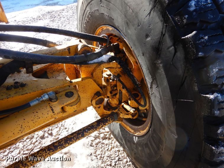 image for item DF8320 2000 John Deere 772CH  motor grader