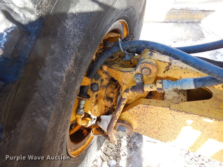 image for item DF8320 2000 John Deere 772CH  motor grader