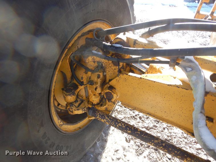 image for item DF8320 2000 John Deere 772CH  motor grader