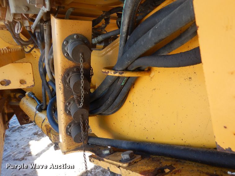 image for item DF8320 2000 John Deere 772CH  motor grader