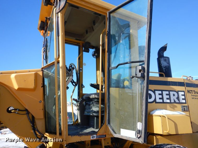 image for item DF8320 2000 John Deere 772CH  motor grader