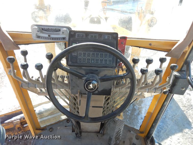 image for item DF8320 2000 John Deere 772CH  motor grader