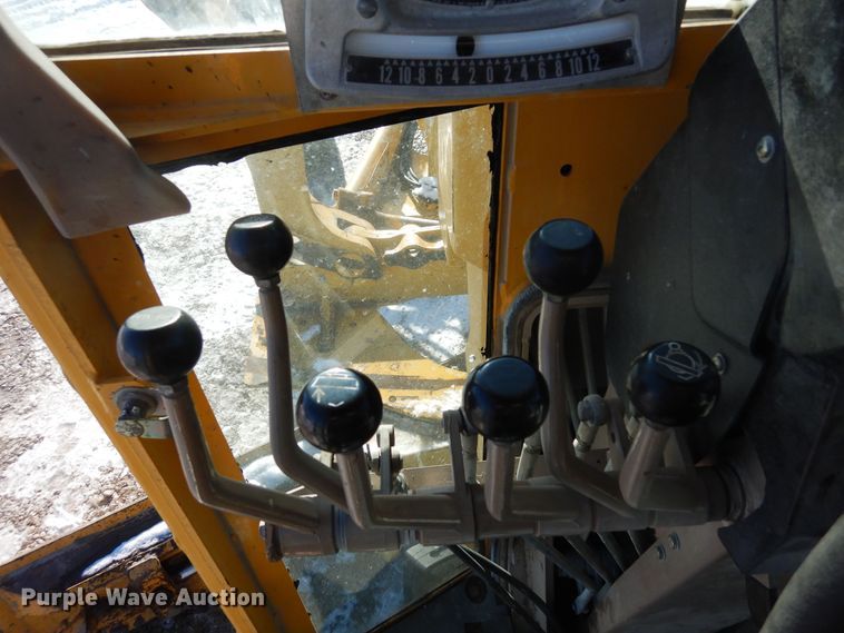 image for item DF8320 2000 John Deere 772CH  motor grader