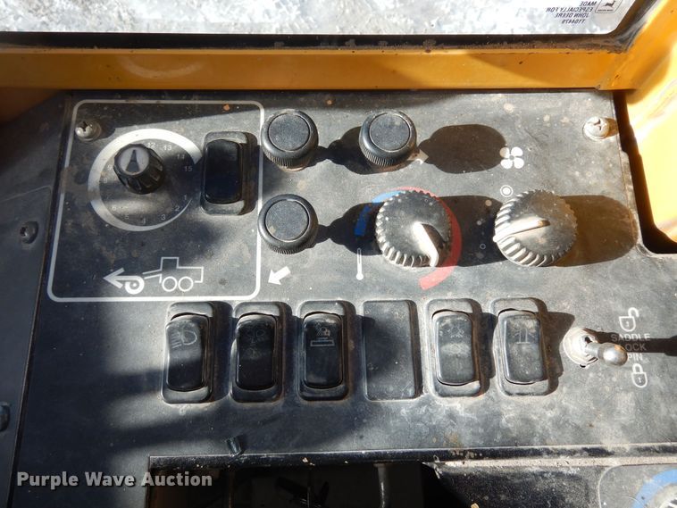 image for item DF8320 2000 John Deere 772CH  motor grader