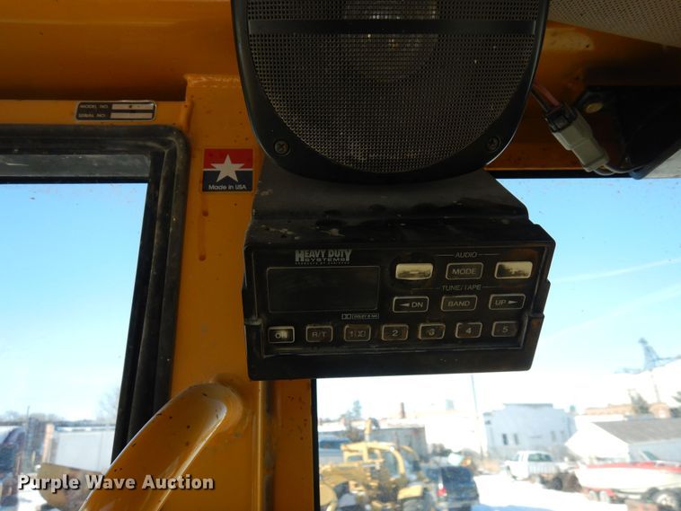 image for item DF8320 2000 John Deere 772CH  motor grader