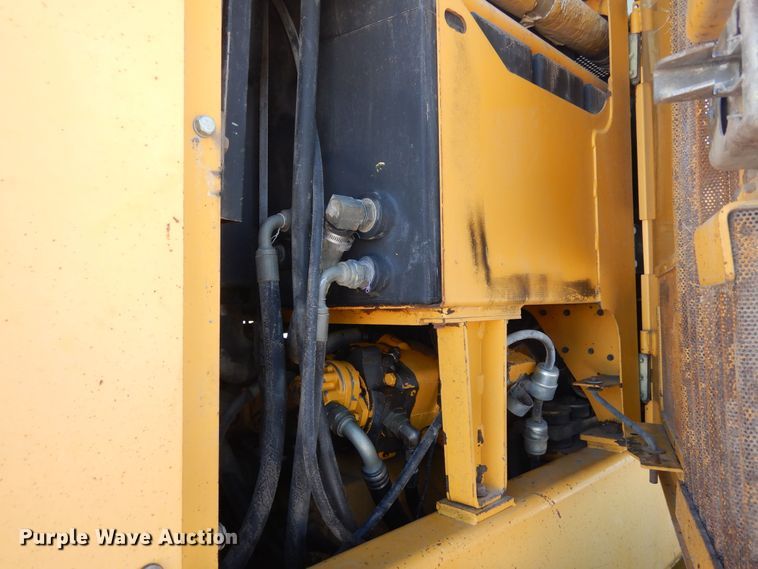 image for item DF8320 2000 John Deere 772CH  motor grader