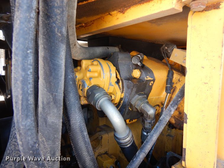 image for item DF8320 2000 John Deere 772CH  motor grader