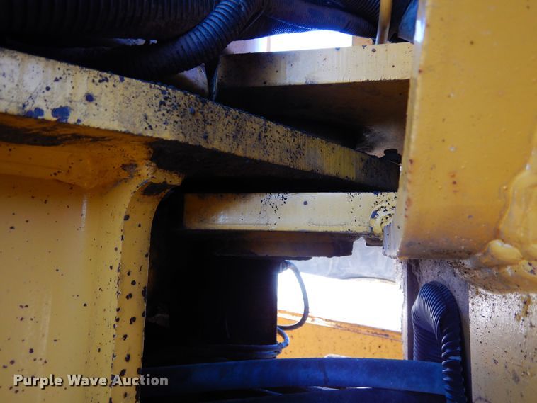 image for item DF8320 2000 John Deere 772CH  motor grader