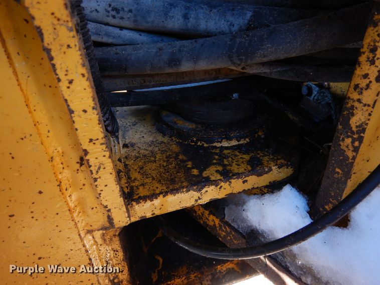 image for item DF8320 2000 John Deere 772CH  motor grader