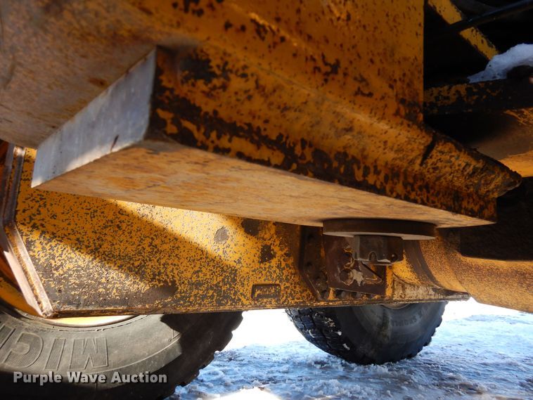 image for item DF8320 2000 John Deere 772CH  motor grader