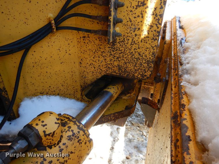 image for item DF8320 2000 John Deere 772CH  motor grader