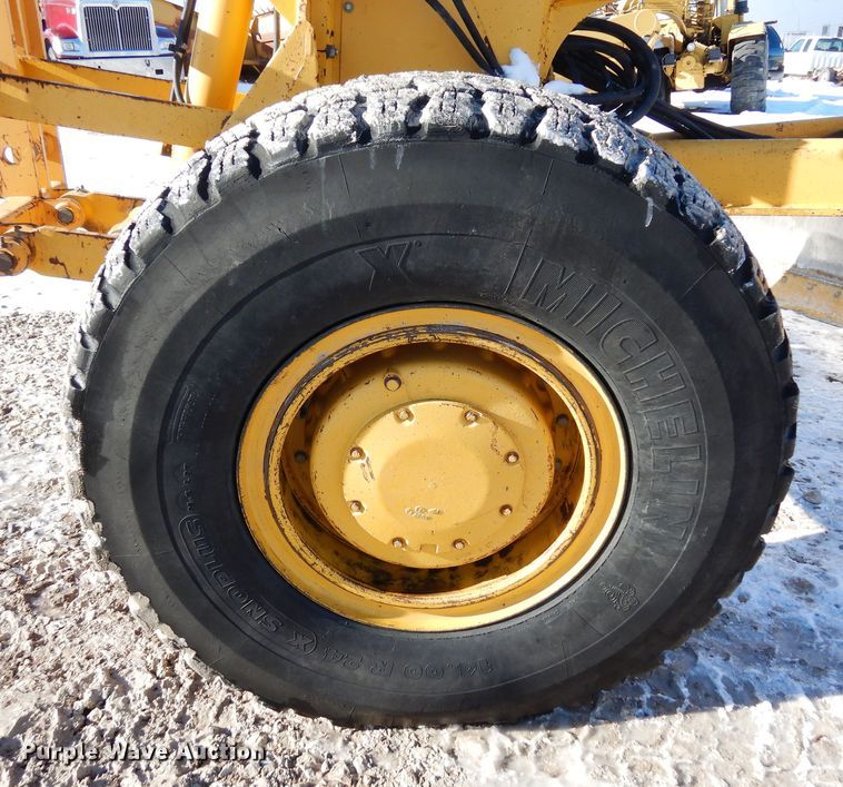 image for item DF8320 2000 John Deere 772CH  motor grader