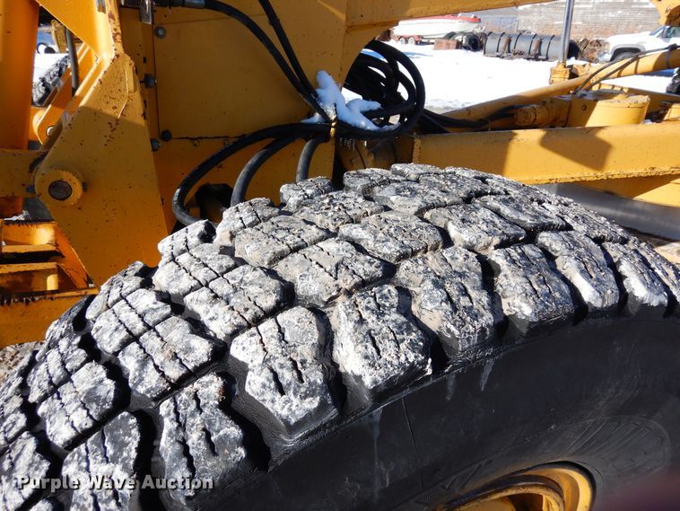 image for item DF8320 2000 John Deere 772CH  motor grader