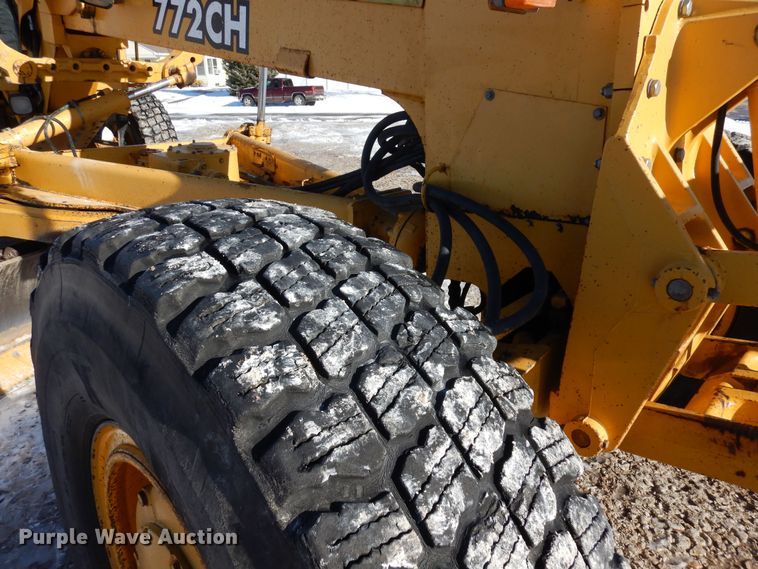 image for item DF8320 2000 John Deere 772CH  motor grader