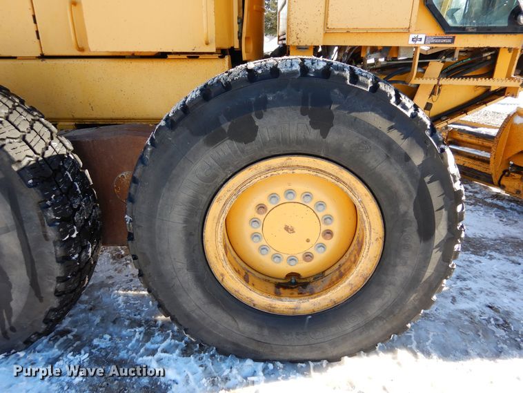 image for item DF8320 2000 John Deere 772CH  motor grader