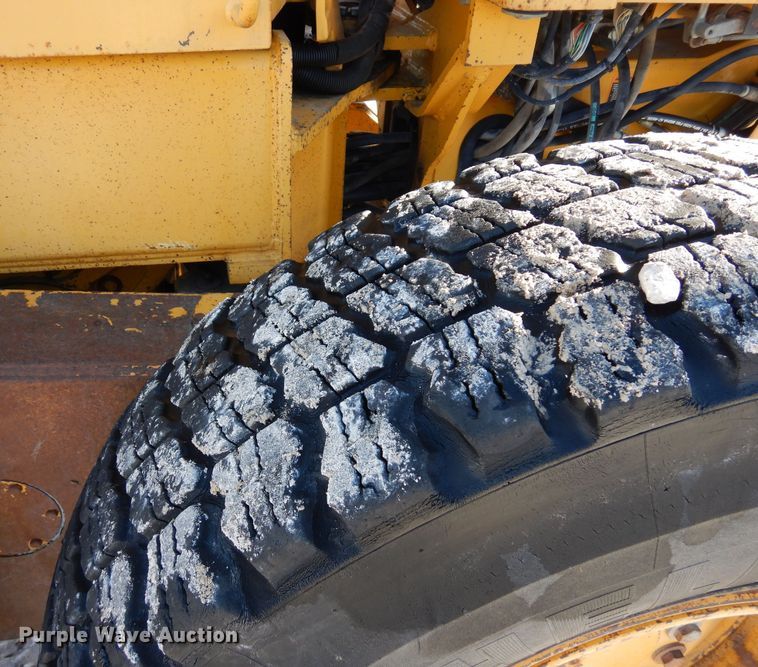 image for item DF8320 2000 John Deere 772CH  motor grader